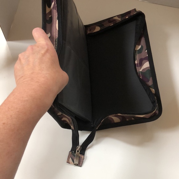 💥Host Pick💥 - Case for CDs or DVDs - Picture 12 of 16